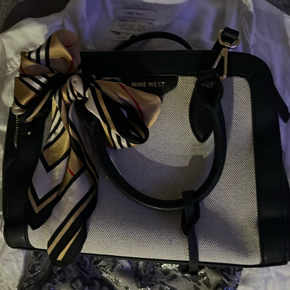 Nine West crossbody purse with bow